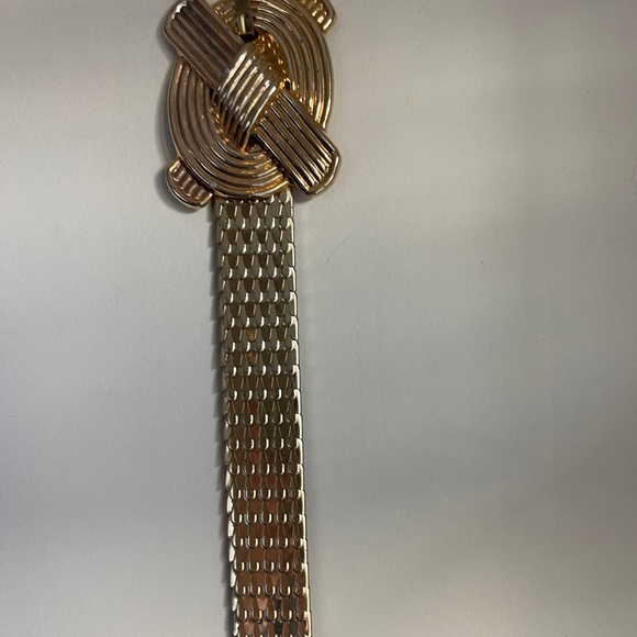 1980’s vintage gold belt that is stretchy - Picture 4 of 5